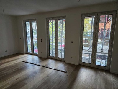 Erstbezug mit Balkon und Einbauküche: Geschmackvolle 3-Raum-Wohnung mit geh. Innenausstattung