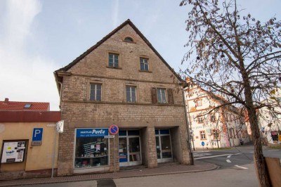 Für Individualisten: Historisches Sandsteinhaus mit Gewerbefläche im Zentrum von Rimpar