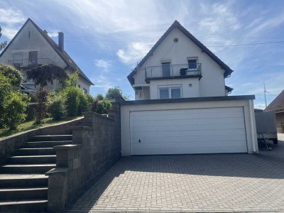 Traumhaus mit Wintergarten, parkähnlichem Grundstück und PV-Anlage!