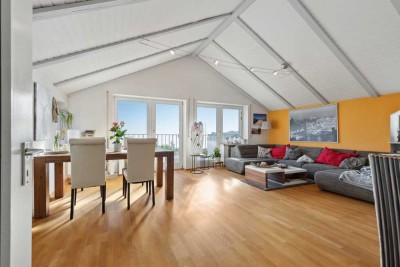 Exklusive 3-Zimmer Dachgeschosswohnung mit Balkon in Neusäß