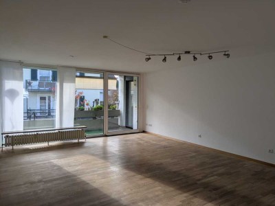 Helle 4 Zimmer Wohnung mit Balkon, Gemeinschaftsgarten und Garage in Overath