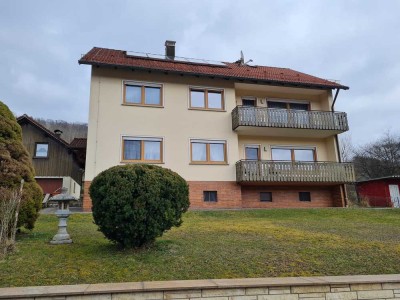 Freundliche 4,5-Zimmer-Wohnung mit Balkon und EBK in Kirchensittenbach