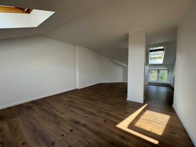 Erstbezug nach Renovierung!  3-Zimmer Dachgeschosswohnung im Herzen von Bernau!