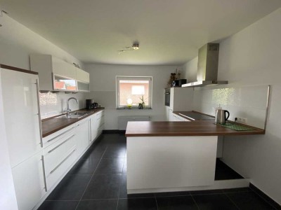 Vollständig renovierte 3-Zimmer-Wohnung mit Balkon und EBK in Ahnsen.