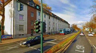 Elegante Drei-Zimmer-Wohnung im repräsentativen Stil – Stilvoller Wohnkomfort