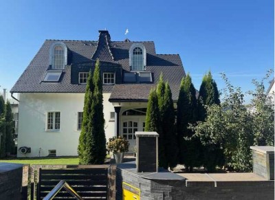 Luxuriöse Villa mit besonderem Flair*Kamin*ELW*Sauna*Pool*großer Garten*Garage*
