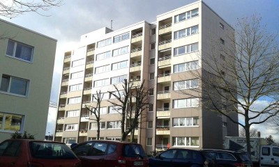 Helle 3-Zimmer Wohnung im 7. OG mit Balkon in Burgdorf,  frisch renoviert, EBK