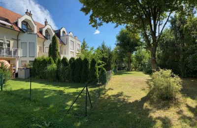 Schöne Wohnung mit eigenem Garten, riesiger Terrasse und direkter Feldrandlage.