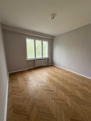 Schön renovierte und möblierte 1-Zimmer Wohnung in Dahlem **auf 3-Jahre befristet**