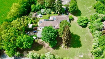 SUPER Bungalow * Schwimmhalle * Wärmepumpe * 3-fach Verglasung * isolierter Fassade * uvm..