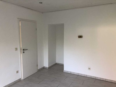 Freundliche und sanierte 1,5-Zimmer-Erdgeschosswohnung mit Balkon und EBK in Kindsbach