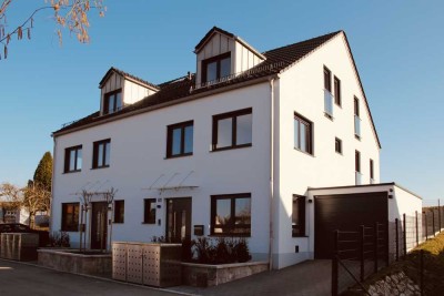 Neuwertige Doppelhaushälfte mit hochwertiger Ausstattung – idyllische Traumlage, provisionsfrei