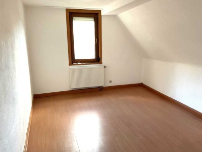 **Charmante 4-Zimmer-Dachgeschosswohnung mit Blick ins Grüne – Calw-Hirsau**