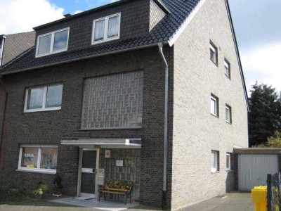 *NEUSS HOLZHEIM* SCHÖNES HELLES APARTMENT MIT WOHNKÜCHE IM MAISONETTSTIL (DACHGESCHOSS/SPITZBODEN)
