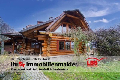 Naturliebhaber gesucht - 
freistehendes Holzstammhaus 
auf 6000 m² Grundstück nahe Trier