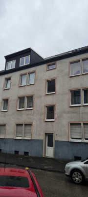 Moderne 5 Zimmer Wohnung mit EBK in ruhiger Lage