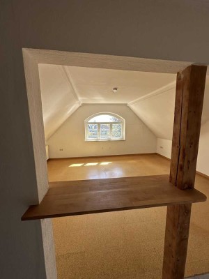 3-Zi.-DG, lichtdurchflutet, in Jugendstilvilla, 63 m², EBK – bezugsfrei ab 15.10.