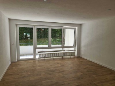Traumhafte 4,5-Zimmer-Erdgeschosswohnung zwei Balkonen & moderner Ausstattung – frei ab 01.11.2025