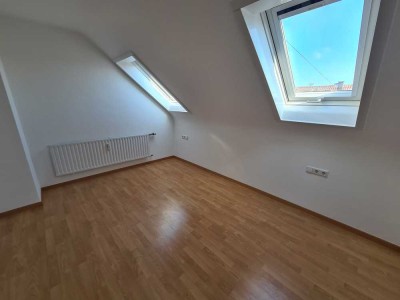 Gemütliche 3-Zimmerwohnung im DG mit Küche und Hobbyraum