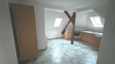 niedliche 2.-Zi.-DG-Whg. in Leubnitz mit Küchenmöbel und PKW-Stellplatz