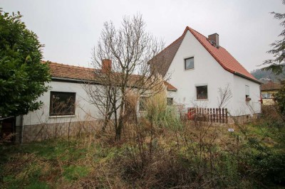 Wohnhaus mit Nebengebäuden auf großem Grundstück  *** PROVISIONSFREI für den Käufer ***