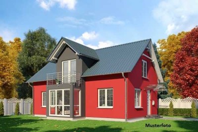 Freistehendes Einfamilienhaus, 2 Garagen