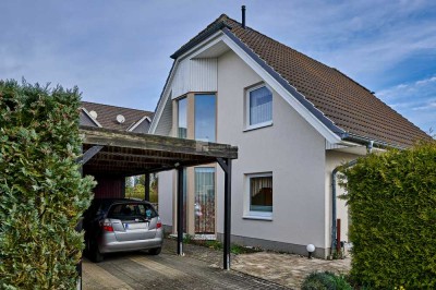 Einladendes Einfamilienhaus mit Koikarpfen-Naturteich und unverbauten Weitblick