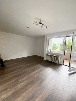 Renovierte 1-Zimmer-Wohnung mit Balkon und EBK in Friedrichshafen