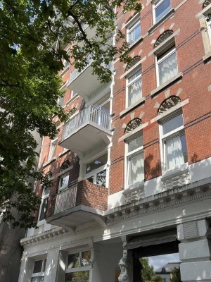 Super schöne Altbauwohnung mit Balkon in begehrter Lage