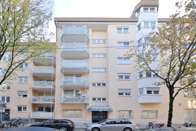 Charmante 2-Zimmer-Dachgeschosswohnung mit Tiefgaragenstellplatz im Herzen der Karlsruher Innenstadt