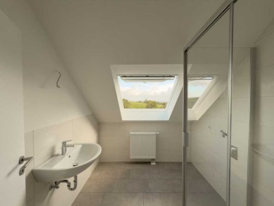 Schöne 3 Raum Wohnung mit Balkon -Erstbezug nach Sanierung- mit tollem Ausblick auf Dom/Weinberg