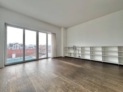 Weitblick, Ruhe &amp; zentrale Lage – Sonnige Altbauwohnung mit Balkon