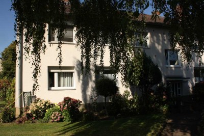 *** 4-Zimmer-Eigentumswohnung zentrumsnah mit Balkon, u. Garage, solide vermietet**