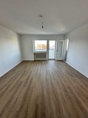 Geschmackvolle 1-Zimmer-Wohnung mit moderner Innenausstattung mit Balkon und EBK in München Moosach