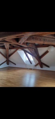 Charmante Dachgeschosswohnung mit Loggia und Altbauflair