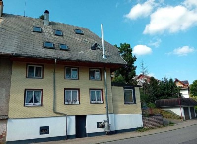 Geräumiges Bauernhaus (Doppelhaushälfte) für die Großfamilie!