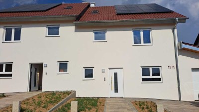 Moderne, helle Doppelhaushälfte mit 140 m² in ruhigem Neubaugebiet – mit Wärmepumpe, PV-Anlage