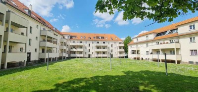 Kapitalanleger J E T Z T zugreifen - Erstklassige 3-Raumwohnung mit Loggia im Dachgeschoss