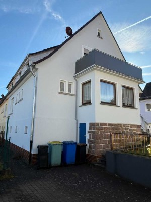 **Charmantes Ein-/Zwei-Familienhaus (DHH)  in Ortsrandlage**
