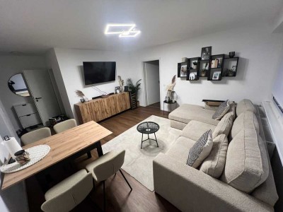 Exklusive 2-Zimmer-Wohnung mit Balkon in Pempelfort - vollmöbliert