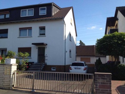 Attraktive 2-Zimmerwohnung DG  + Küche/Bad in DA Süd 880€ warm