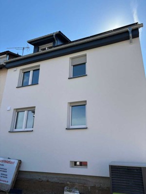 Erstbezug nach Sanierung: Schöne 2-Raum-Hochparterre-Wohnung in Karlsbad-Langensteinbach