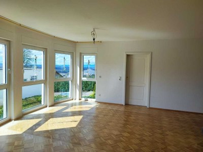 Geräumige 6,5 EG und DG-Wohnung mit geh. Innenausstattung mit Balkon und EBK in Bad Bellingen