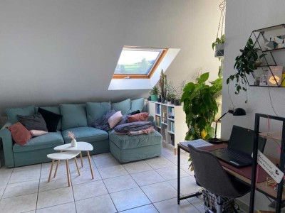 Charmante Dachgeschosswohnung mit Balkon, Einzelgarage & Stellplatz – ab 01.11.2025 verfügbar! �☀️