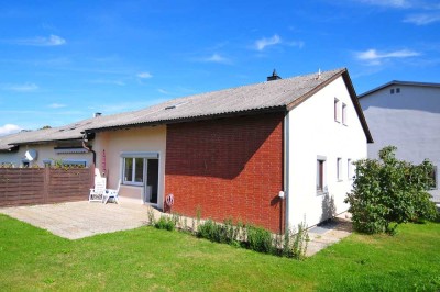 Erstbezug nach Sanierung: Kleines, schnuckeliges Eckreihenhaus mit unverbaubarem Blick ins Grüne