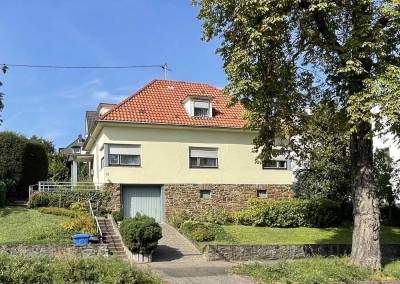 Freistehendes  , stilvolles Einfamilienhaus in begehrter Lage in Koblenz mit Blick ins Rheintal