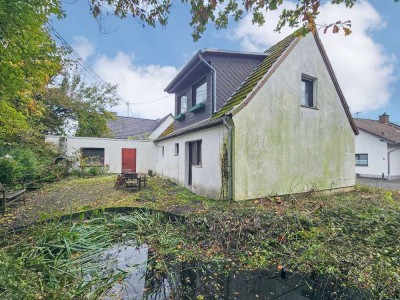 Dornröschenschlaf! EFH mit Garage auf großem Areal bei Asbach. 10 Min. A3, 30 Min. Bonn.