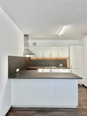 ***Schöne 2-Zi.-Whg. mit großer Dachterrasse und neuer Küche***