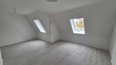 ANFRAGEN ÜBER DAS KONTAKTFELD +++ Moderne 2-Zimmer-Dachgeschosswohnung in Steglitz