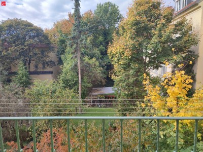 Schöne Altbau Etagen-Wohnung mit blick in den Herbstlichen Innenhof!